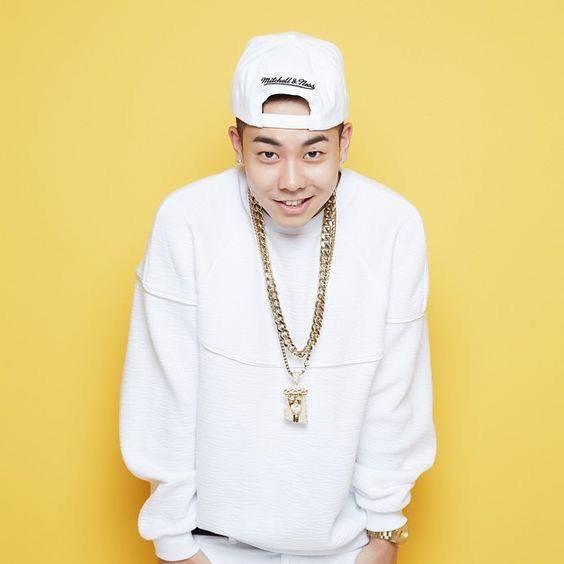 Rapper Loco thông báo trên mạng xã hội rằng anh đã tự đăng ký hiến giác mạc và hiến mô người sau khi qua đời, hiến tạng nếu chết não.