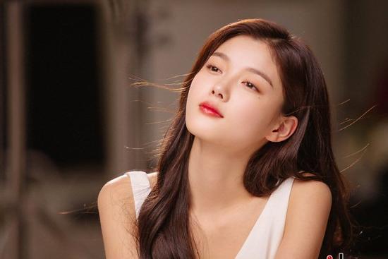 'Sao nhí' Kim Yoo Jung càng lớn càng đẹp ngỡ ngàng