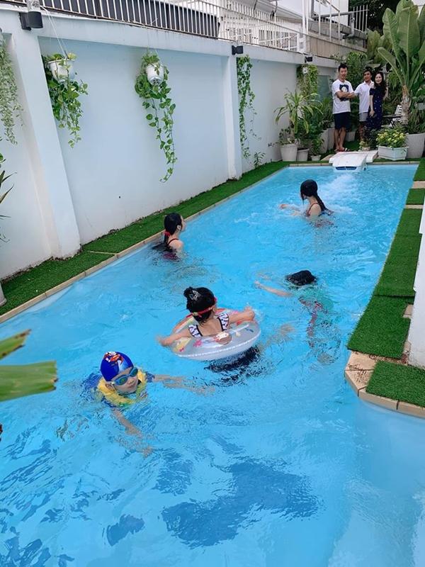 Đưa 3 con đi chơi, Ốc Thanh Vân bị vặn hỏi tại sao không mang theo con gái Mai Phương-4