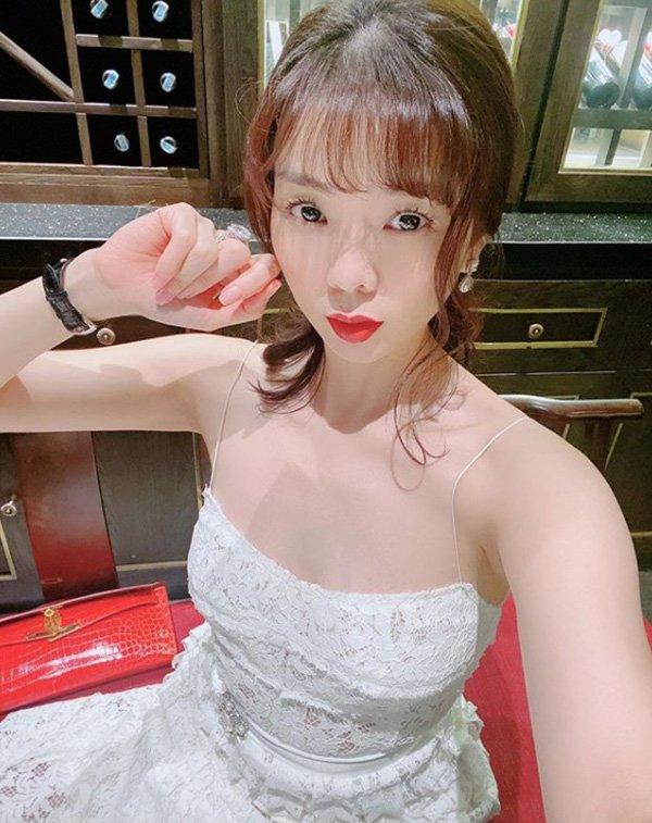 Ở nhà tránh dịch, Lệ Quyên áp dụng nguyên tắc 4 không để giữ gìn nhan sắc trẻ đẹp-2