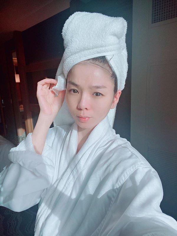 Ở nhà tránh dịch, Lệ Quyên áp dụng nguyên tắc 4 không để giữ gìn nhan sắc trẻ đẹp-7