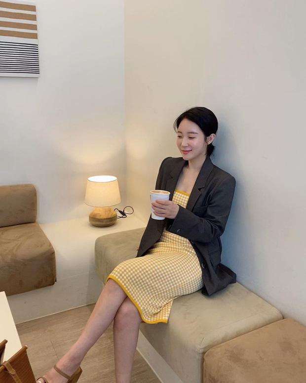 Cùng một kiểu váy hack tuổi: Song Hye Kyo thì được khen, Mỹ Tâm lại bị chê hơi sến-3