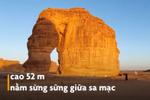 Voi đá cao 50 m sừng sững giữa sa mạc