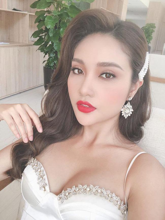 Bạn gái thủ môn Văn Biểu: Biểu không đá bóng nữa thì về tôi nuôi-4