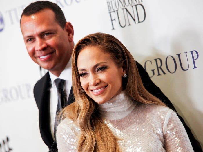 Những cặp đôi nổi tiếng phải hoãn cưới vì lo ngại dịch Covid-19-1