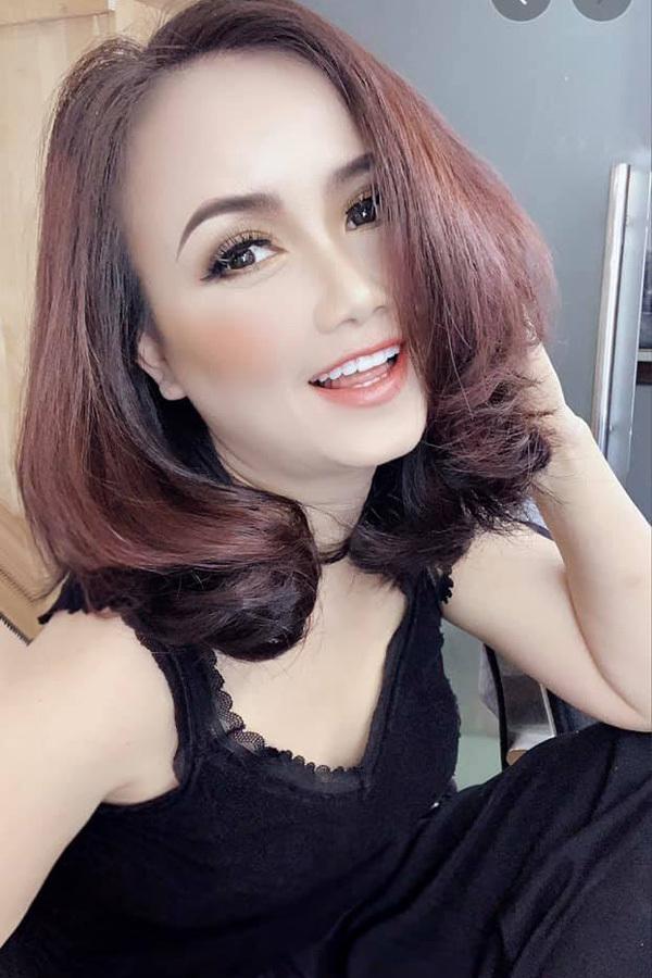 Cô Xuyến Hoàng Yến nói gì khi bị nghi đại phẫu khuôn mặt?-8