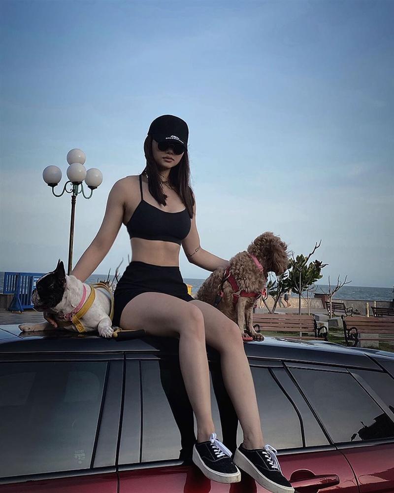 Body đô con như lực sĩ, Miu Lê còn mặc quần bó sát hằn vùng cấm địa kém duyên-7