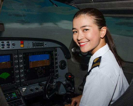 Sao Việt rời showbiz làm phi công: Người thành công, người bỏ nghề vì bị lừa-7
