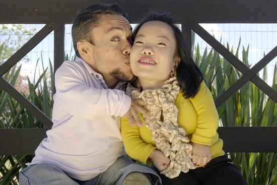 Ngưỡng mộ tình yêu của cặp đôi nhỏ bé nhất hành tinh