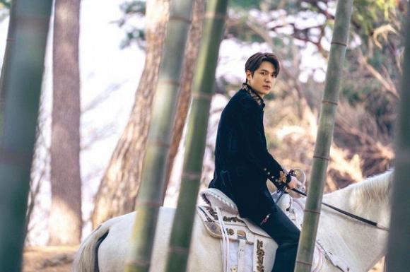 Còn một tuần nữa Quân vương bất diệt mới lên sóng mà nhà đài liên tục tung ảnh đẹp hớp hồn của Lee Min Ho-4