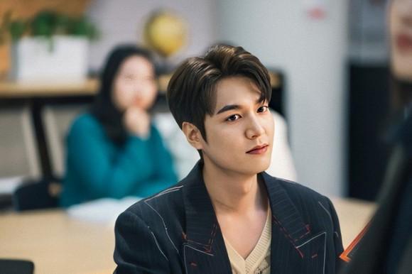 Còn một tuần nữa Quân vương bất diệt mới lên sóng mà nhà đài liên tục tung ảnh đẹp hớp hồn của Lee Min Ho-5