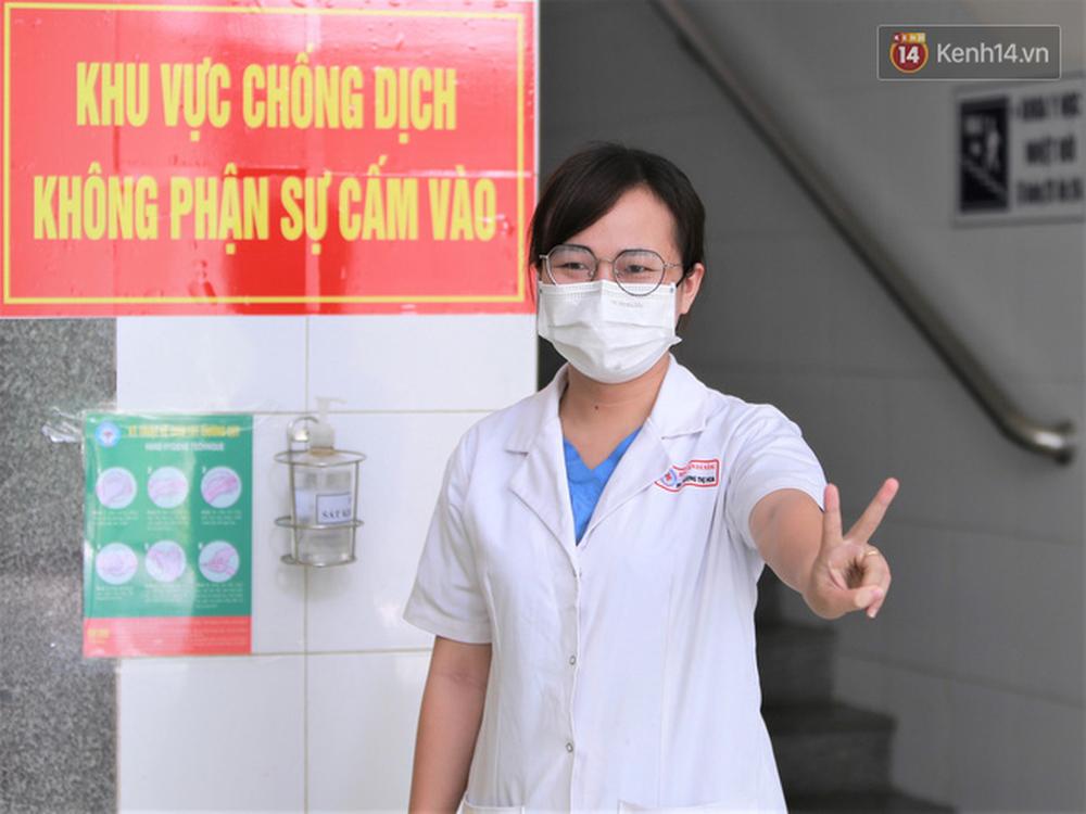 Nụ cười sau lớp khẩu trang của các bác sĩ chữa khỏi 6 ca bệnh Covid-19 ở Đà Nẵng: Tổ quốc gọi, chúng tôi luôn sẵn sàng. Chúng tôi không e sợ!-3
