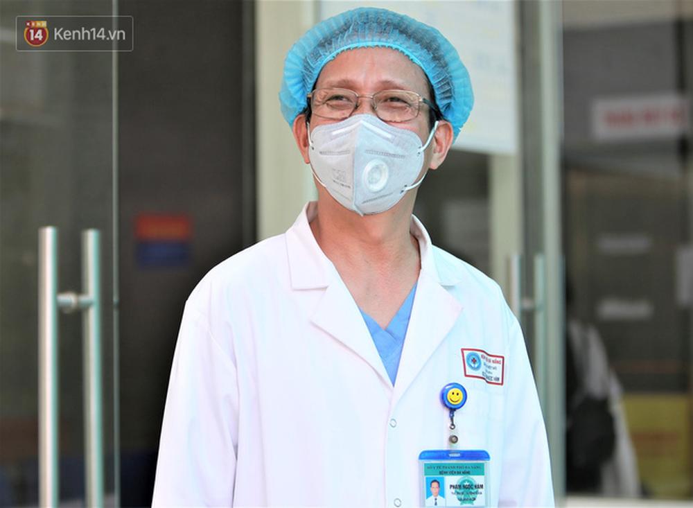 Nụ cười sau lớp khẩu trang của các bác sĩ chữa khỏi 6 ca bệnh Covid-19 ở Đà Nẵng: Tổ quốc gọi, chúng tôi luôn sẵn sàng. Chúng tôi không e sợ!-5
