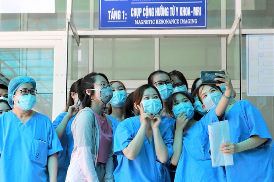 Hoàn thành nhiệm vụ, nữ y tá chưa kịp đoàn tụ gia đình đã đột tử: Lời hứa trở lại ngắm hoa ở Hồ Bắc không thể thực hiện rồi!-5