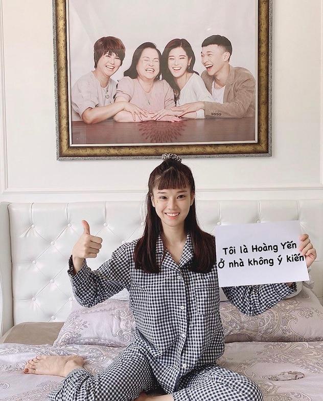 Linh Ka lấy gối làm váy như công chúa - Thúy Vi diện đầm ống sexy-3