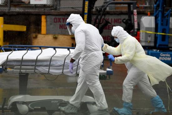 Mỹ: Số người chết vì Covid-19 vượt 18.000, chuyên gia dự báo đỉnh dịch