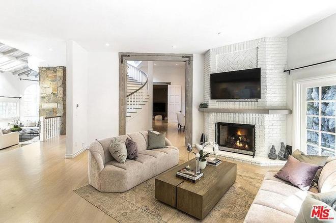 Bên trong biệt thự mới tậu gần 5 triệu USD của Selena Gomez-3