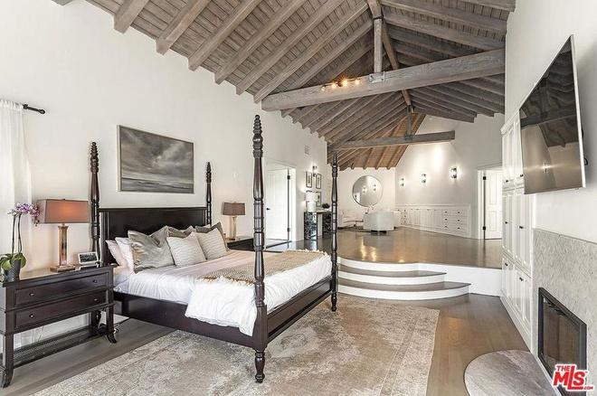 Bên trong biệt thự mới tậu gần 5 triệu USD của Selena Gomez-6