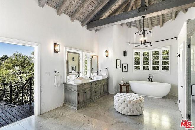 Bên trong biệt thự mới tậu gần 5 triệu USD của Selena Gomez-7