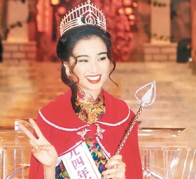 Mỹ nhân hết thời: Hoa hậu làm bia ôm, nữ thần 18+ sang Việt Nam làm nghề tay chân-10
