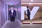 Nam MC của VTV 'đu trend' nhảy trên không cực hài khi dẫn 'Chuyện động 24h'