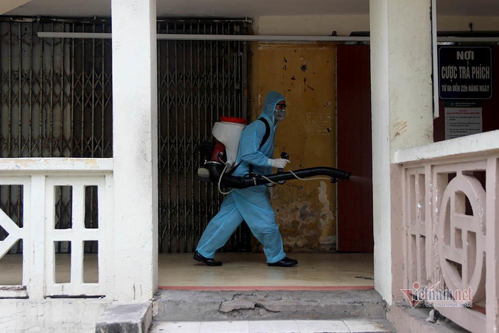 Cảnh bồi hồi trong BV Bạch Mai trước lệnh gỡ phong toả 0h đêm nay-1