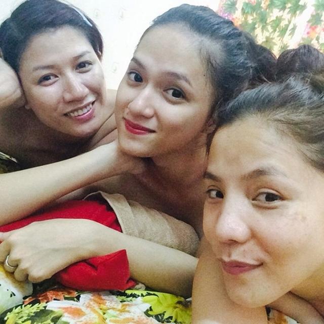 Xôn xao khoảnh khắc Trang Trần nắm tay Hương Giang như chưa hề có cuộc chia ly-2