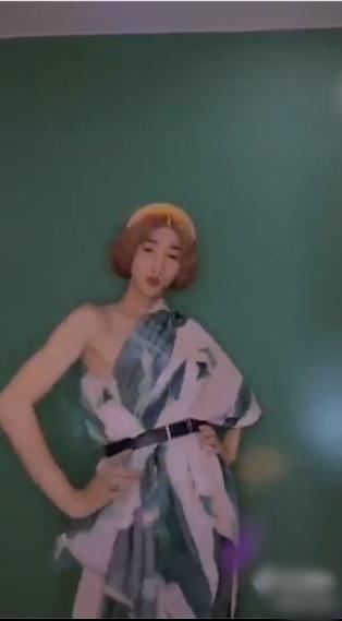 Hết Trấn Thành đến Hải Triều lấy gối, chăn làm váy như dự thảm đỏ Met Gala-2