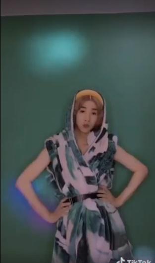 Hết Trấn Thành đến Hải Triều lấy gối, chăn làm váy như dự thảm đỏ Met Gala-3