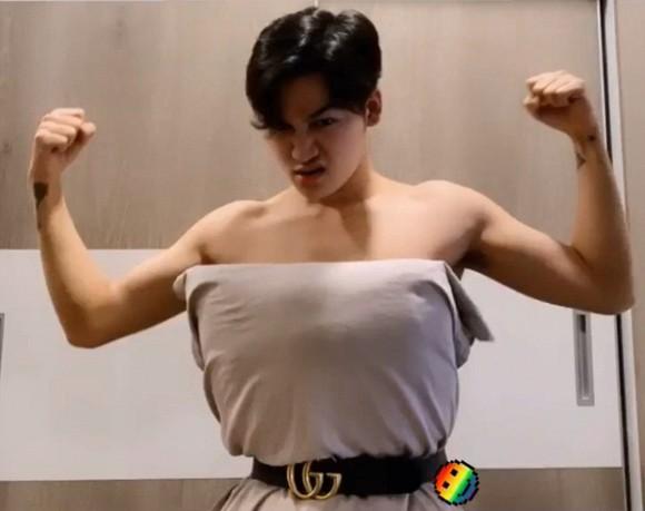 Hết Trấn Thành đến Hải Triều lấy gối, chăn làm váy như dự thảm đỏ Met Gala-7