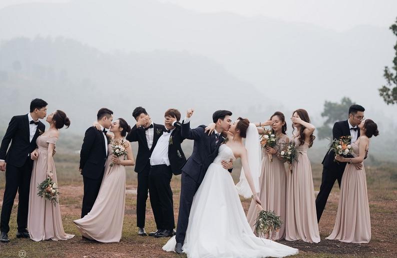 Ảnh cưới cặp đôi Lào Cai gây sốt: Từ cô dâu, chú rể đến hội bạn thân toàn cực phẩm nhan sắc-11