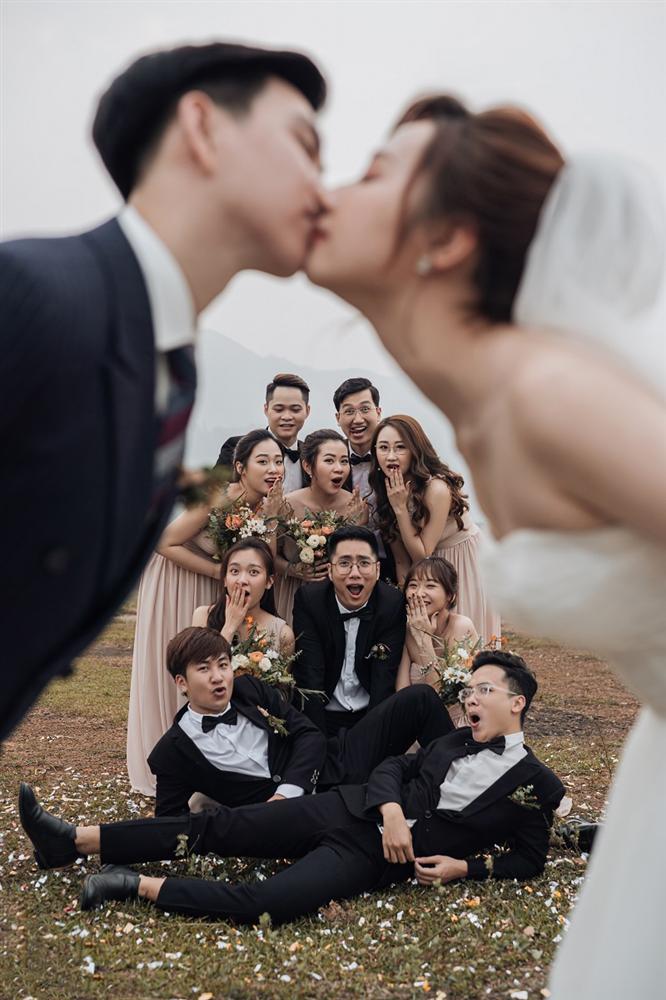 Ảnh cưới cặp đôi Lào Cai gây sốt: Từ cô dâu, chú rể đến hội bạn thân toàn cực phẩm nhan sắc-4