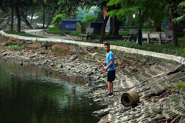 Cần thủ cuồng chân, tấp nập đi câu bất chấp lệnh cách ly ở Hà Nội-7