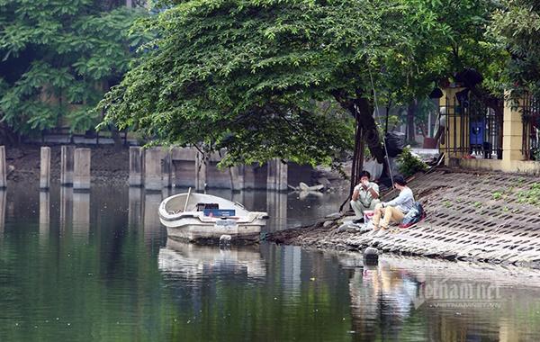 Cần thủ cuồng chân, tấp nập đi câu bất chấp lệnh cách ly ở Hà Nội-9