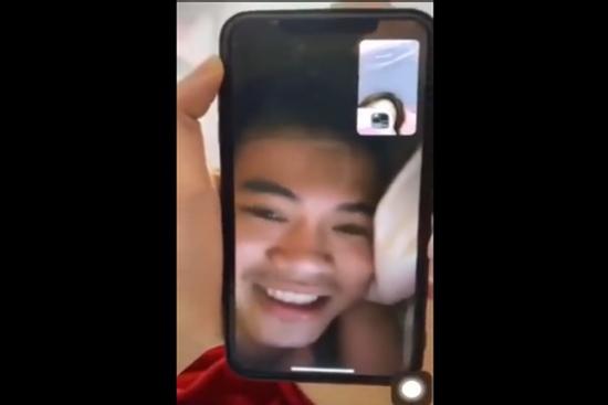 Văn Toàn hát mừng sinh nhật bạn gái qua FaceTime
