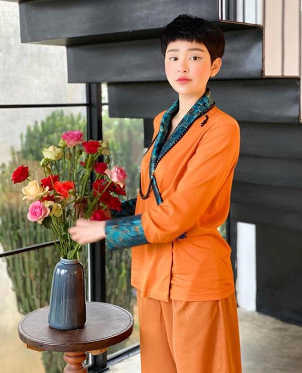 Giữa nghi vấn phẫu thuật thẩm mỹ, Hiền Hồ tự tin khoe ảnh zoom cận khuôn mặt-5