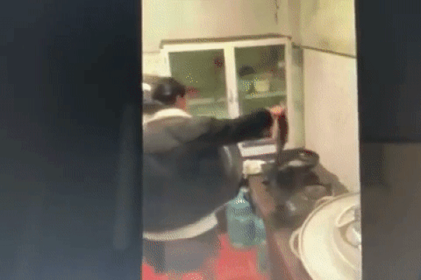 Thời cấp 3 ghét nhau như mẻ, cặp đôi nghiện nhau cả đời sau một lần họp lớp-4