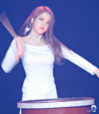 Những bức ảnh động đi vào huyền thoại của BLACKPINK, Red Velvet trên sân khấu-9