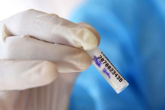 Phi công người Anh nguy kịch dù đã âm tính với Covid-19