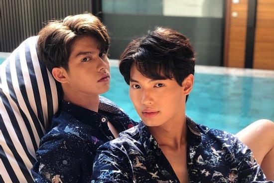 Cặp nam chính đam mỹ '2gether The Series' đều có bạn gái: Fan đẩy thuyền làm loạn