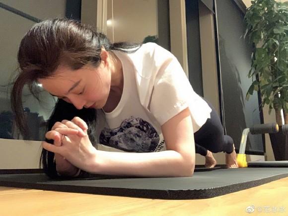 Chăm chỉ luyện tập giảm cân, Phạm Băng Băng bị soi chiếc nhẫn ở vị trí đặc biệt-2