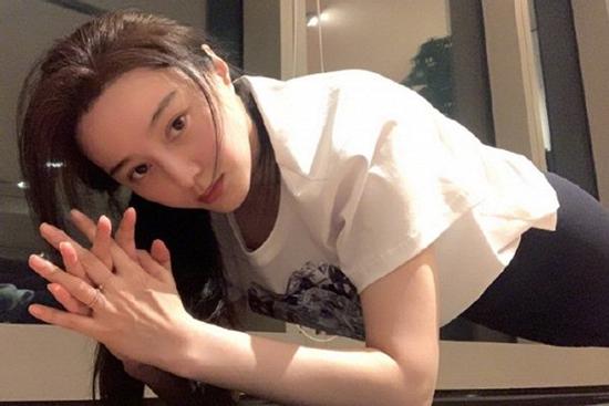 Chăm chỉ luyện tập giảm cân, Phạm Băng Băng bị soi chiếc nhẫn ở vị trí đặc biệt