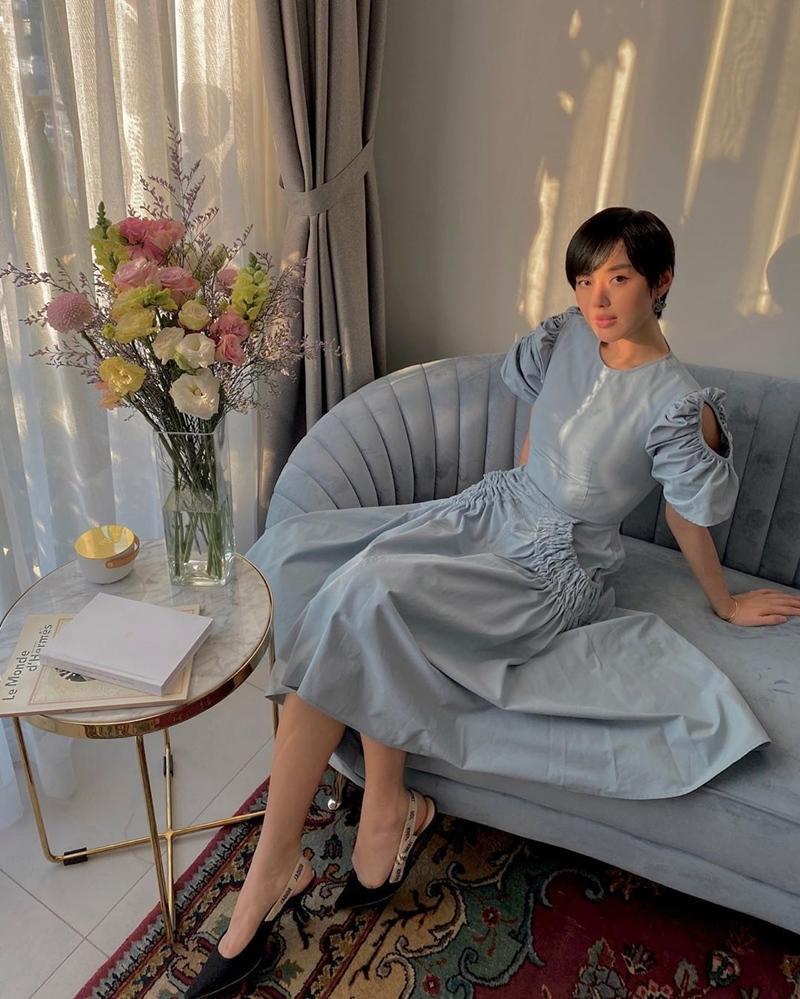 Linh Ka lấy gối làm váy như công chúa - Thúy Vi diện đầm ống sexy-6