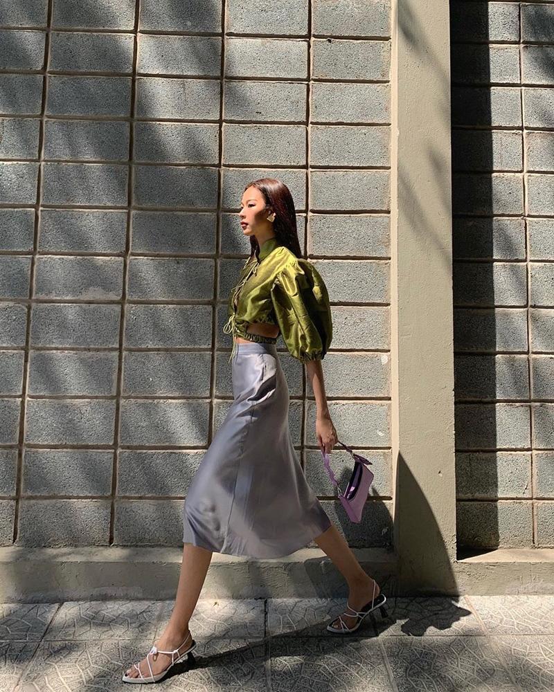 Linh Ka lấy gối làm váy như công chúa - Thúy Vi diện đầm ống sexy-9