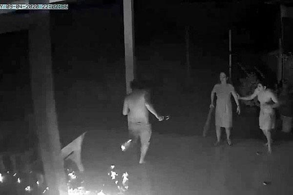 Hai bé trai ở Bình Dương bỏng nặng, hậu quả kéo dài vì bị kẻ xấu dùng bom xăng phóng hỏa đốt nhà-5