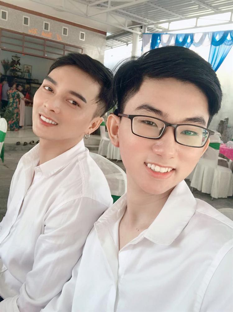 Biết con trai là LGBT, yêu người hơn 11 tuổi, bà mẹ suốt ngày giục... đi lấy chồng-4