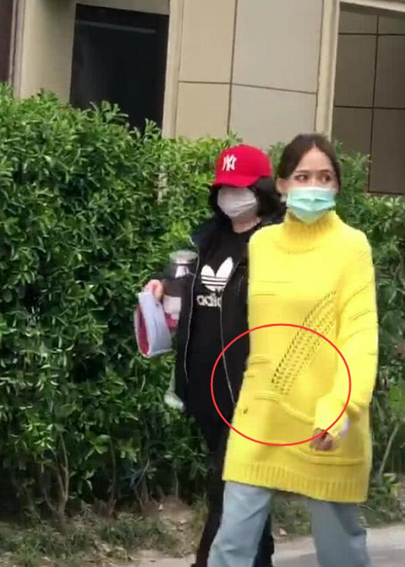 Bị đồn bầu bí với phi công trẻ, Trần Kiều Ân lên tiếng đáp trả thông qua hành động này-3