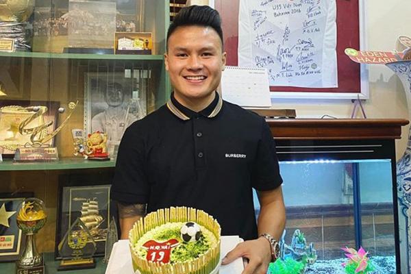 Em trai Sơn Tùng M-TP thân mật, ôm vai bá cổ con gái Đường Nhuệ-7