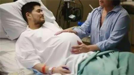 Từng gây tò mò sinh con thay vợ, cuộc sống của người đàn ông đầu tiên trên thế giới mang bầu giờ ra sao?-2