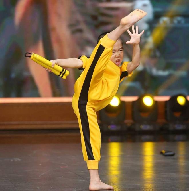 Lý Tiểu Long nhí 9 tuổi có cơ bắp rắn chắc nhờ kiên trì khổ luyện-5